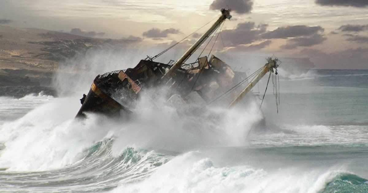 Gatti, acquamarina e coltelli: tutti i riti dei pescatori contro tempeste e trombe d'aria